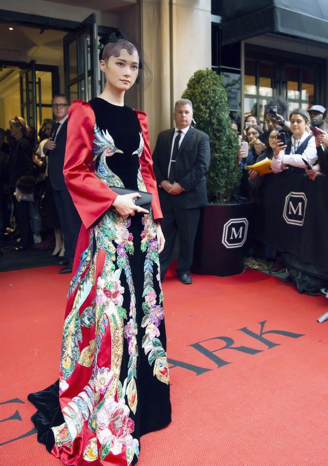 李宇春|有一种“颜值”叫李宇春穿裙子,感觉真的与众不同,美出了新高度