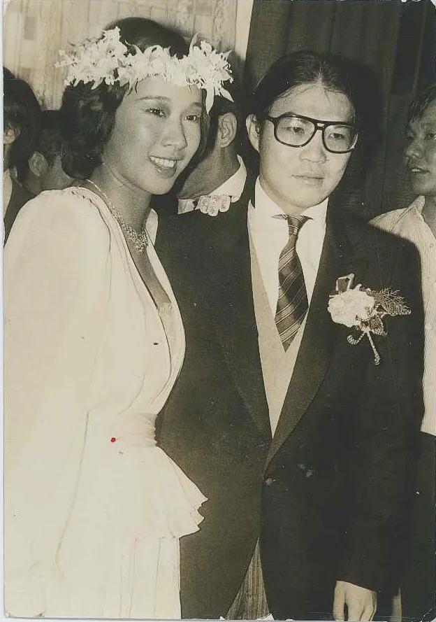 何超英|赌王最美千金：从接班人变疯癫，死后竟连一块墓碑都没有