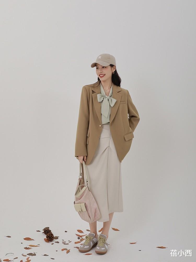 蓓小西|不同裙子不同造型，时髦的单品在精不在多，早秋这些搭配就超亮眼