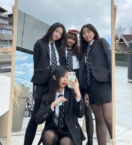 张家辉|李嫣同学晒瑞士雪景照，与去年的风格不同，姑娘们都长大了