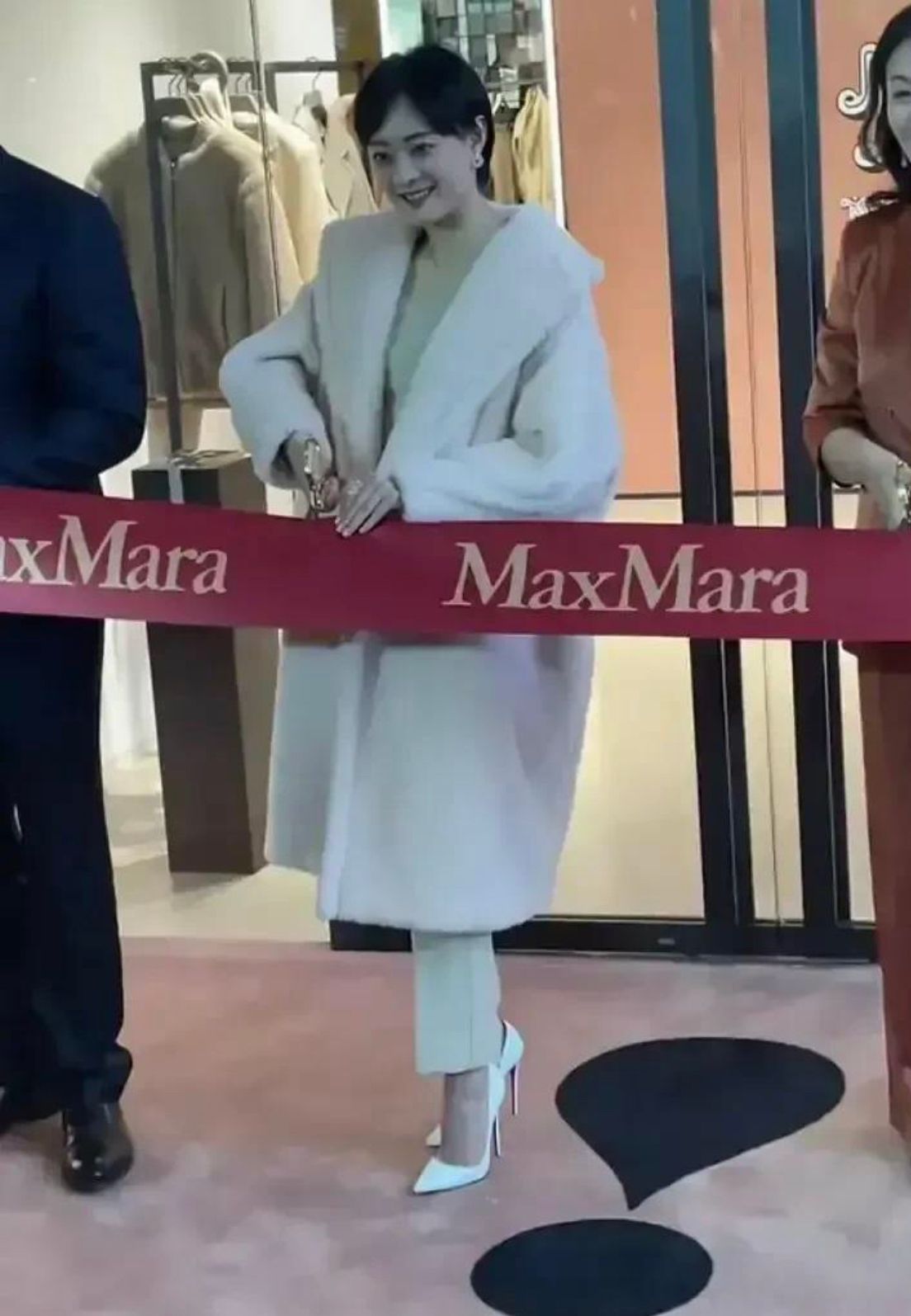 陈星旭|孙俪气质真好，穿毛绒大衣也不显臃肿，就是光脚穿高跟看着有点冷