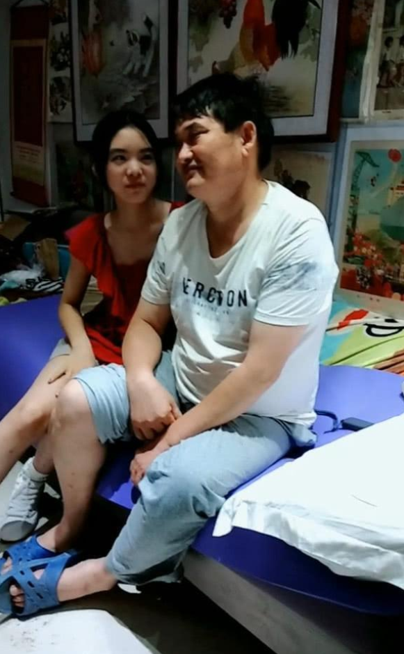 朱之文|朱之文被村民“吸血”10年，家里门还总被踹开，他为何不搬家？