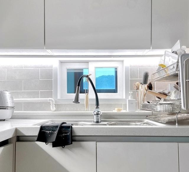 96㎡硬装看着没什么，软装一搭配就有了家的感觉，是年轻人的审美