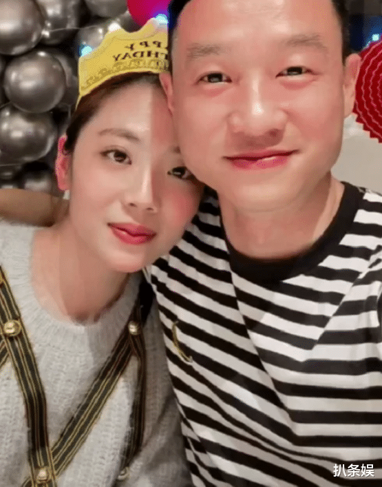 杨云|杨云晒照庆结婚13周年，杨威将老婆揽入怀中甜蜜相依，好幸福