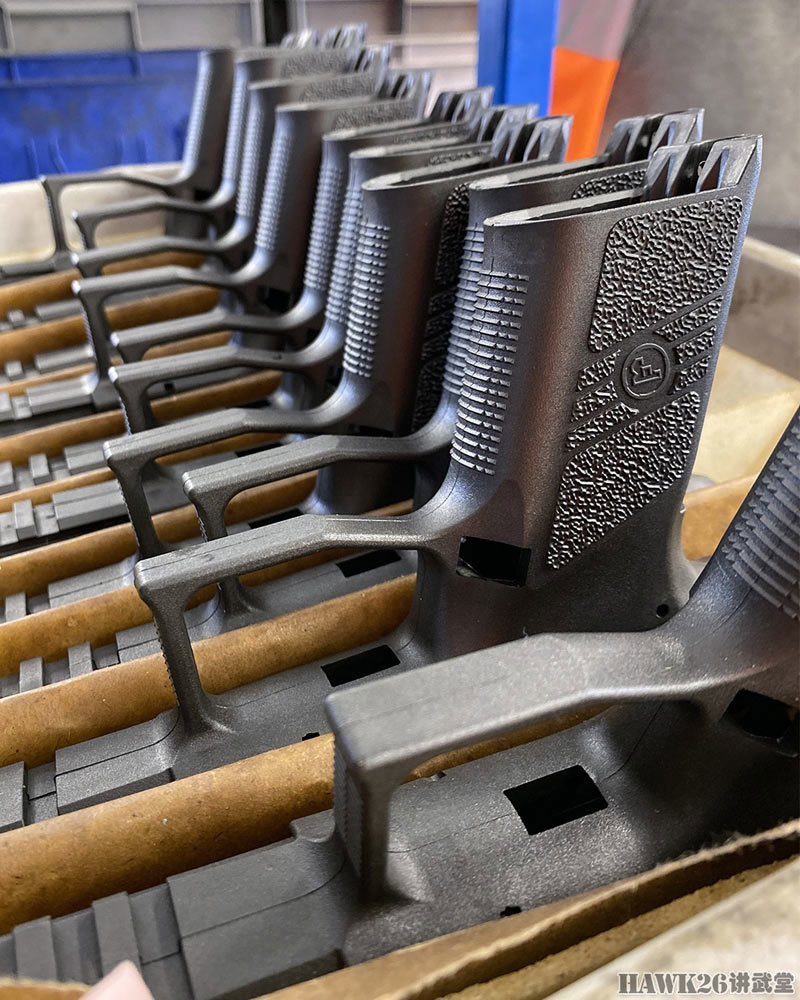 |CZ集团发布宣传照 展现P-07紧凑型手枪制造过程 精致做工令人着迷