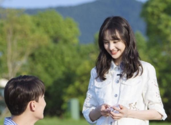 郑爽|郑爽官宣当妈后，连夜删博十几条，看清她第一个动态：太心酸了