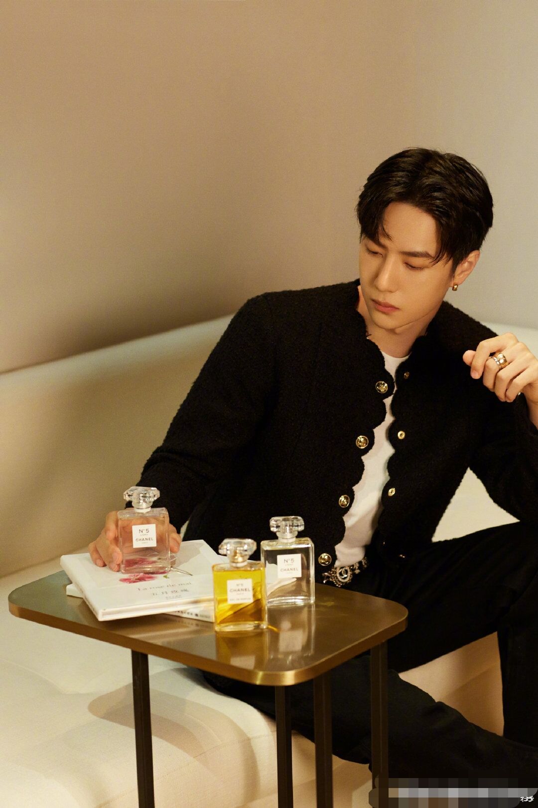 王一博|王一博香水事件疑曝光女友，粉丝评论太搞笑成亮点