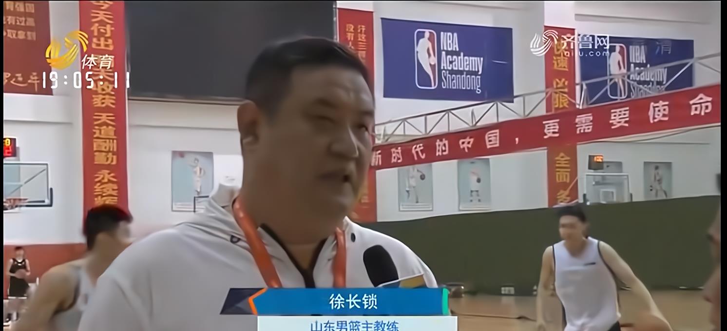 丁彦雨航|移动缓慢，大肚子！身材管理失败的丁彦雨航，新赛季何去何从？