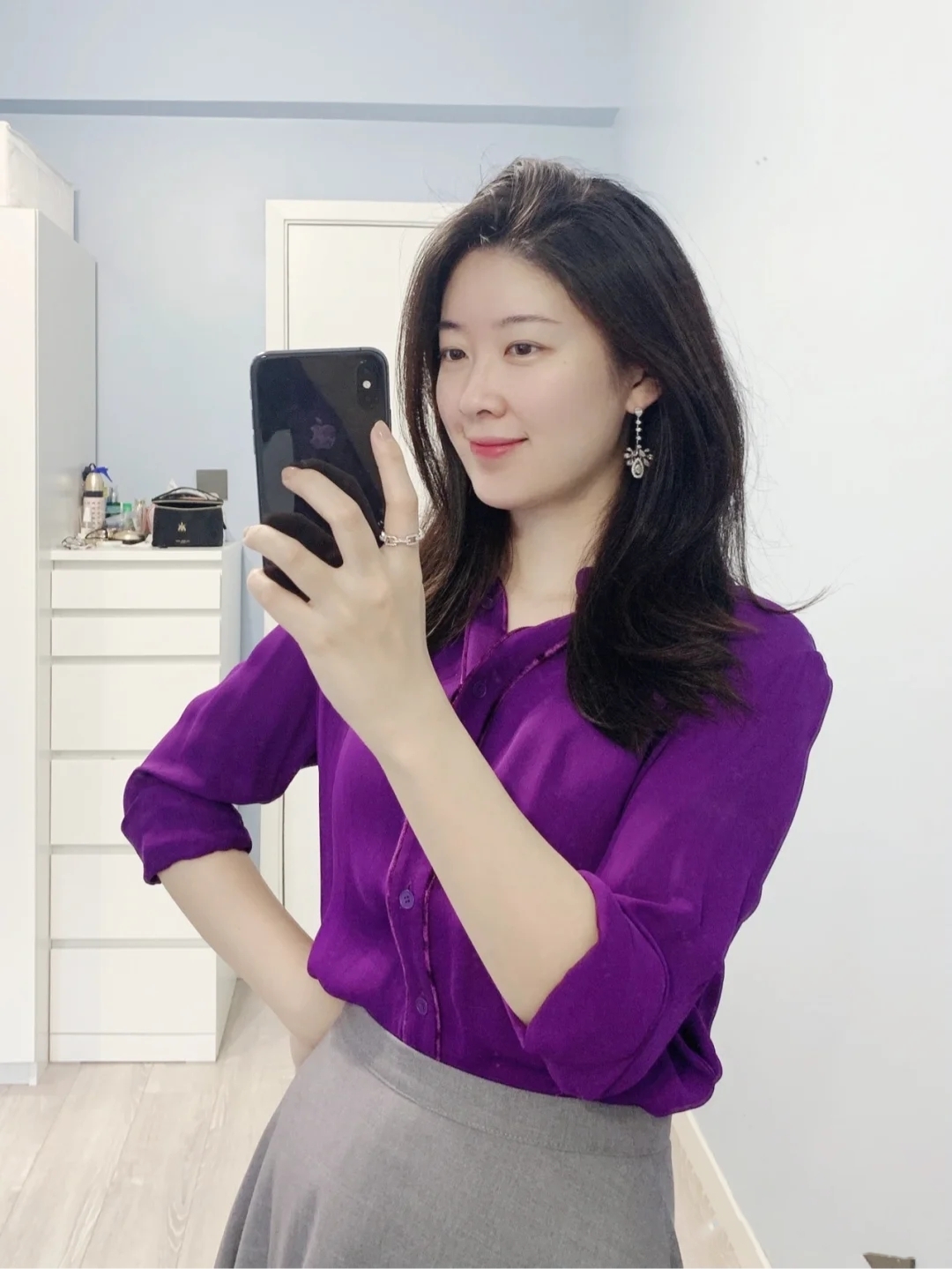 27君|紫色衬衫配上灰色波波半身裙，把成熟与优雅穿出来，让女人更美丽！