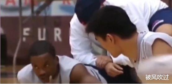 姚明|当年姚明为何拒绝耐克1。2亿合同，却选择只给5000万多锐步