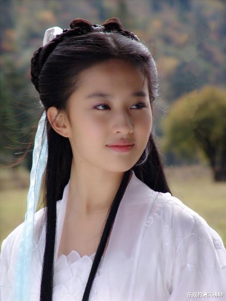 小龙女|同样是小龙女，谁在硬演，谁是仙女下凡，谁让杨过甘心等了十六年