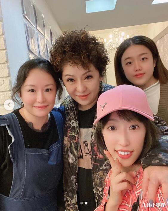 孙怡|向太新年换新发型做钻石美甲，送店员定制红包，自曝要从头钻到尾