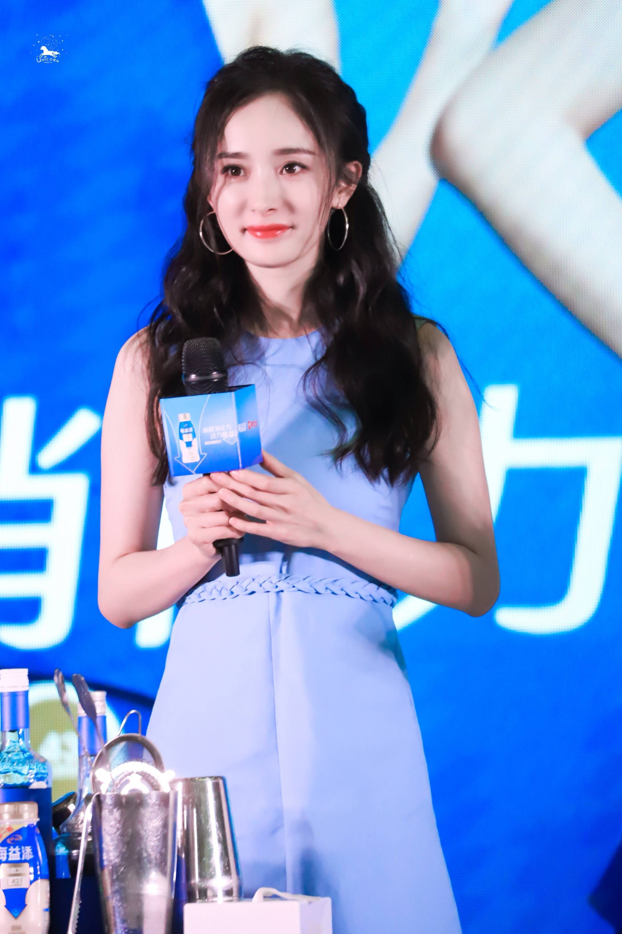 哚乐Like时尚 被杨幂惊艳到了!穿蓝色仙女裙清纯甜美,如初恋女神般让人心动