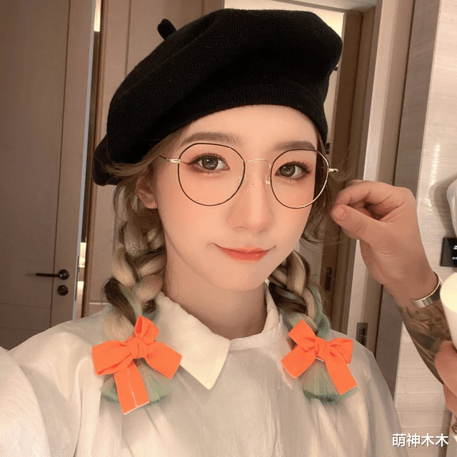 莫灵泽|业内谈某女歌手耍大牌,台上亲和台下漫天要价,评论区直指范玮琪