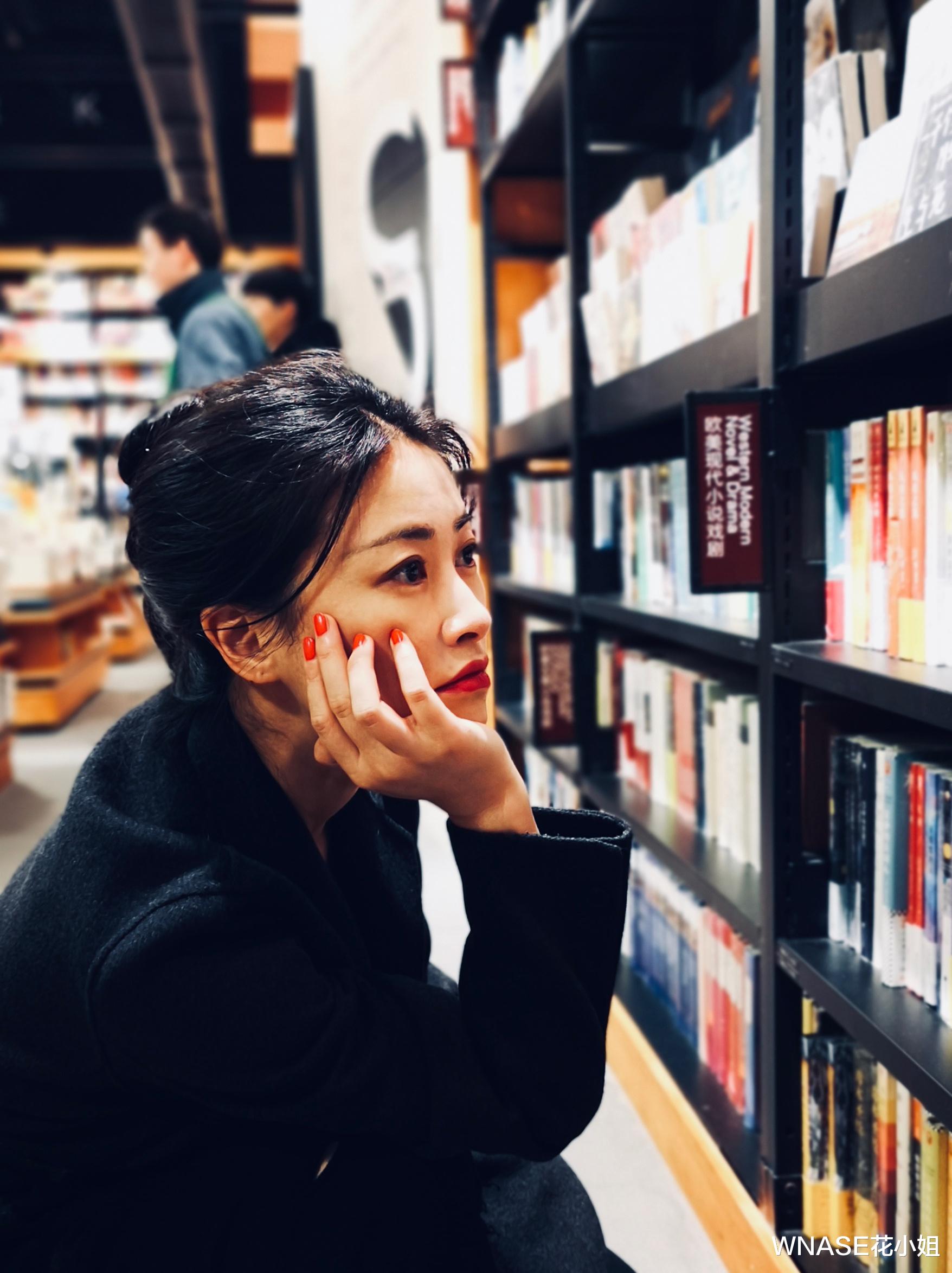 WNASE花小姐|朱珠“熟女”气质又升级！被夸“小妈”颜值天花板，素颜也风情