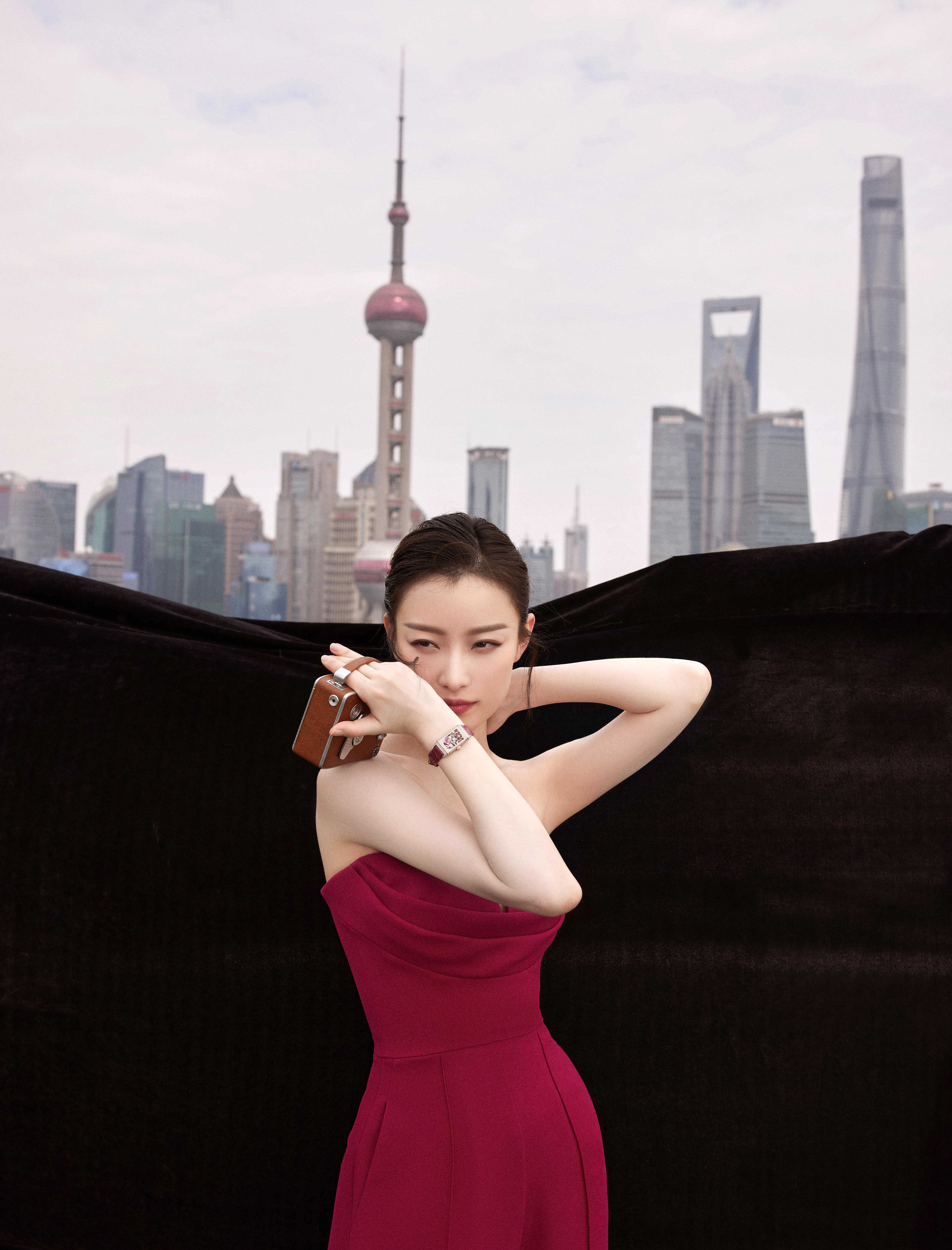 倪妮|倪妮不愧是媚骨天成，抹胸连体裤身姿曼妙，镂空连衣裙婉约风情！