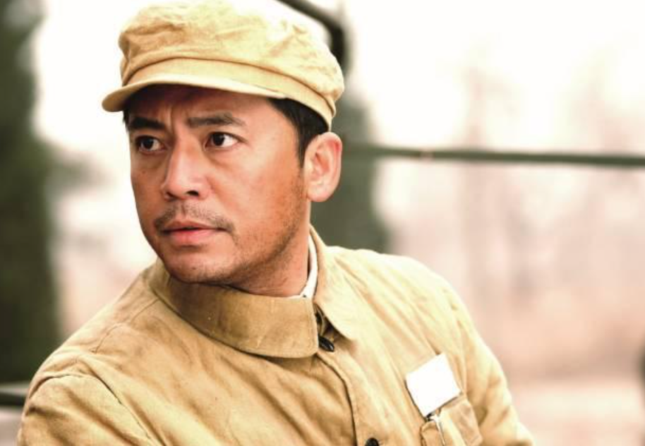 亮剑|国家一级演员何政军，隐藏28年的妻子是她，难怪一直零绯闻