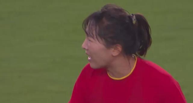 王霜|破案了！女足惨败后，王霜为啥笑了，名嘴贺宇很不客气了