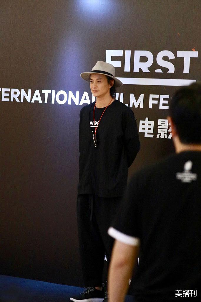 周迅|青年电影展刘昊然帅气，周迅花裙配丝袜超级隆重，视后童谣很低调