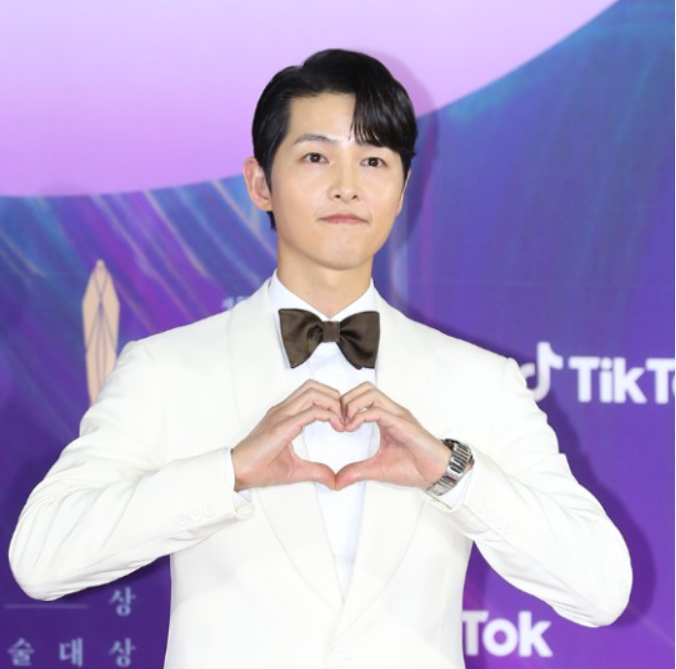 周深|演员宋仲基名副其实的“善良的男子”