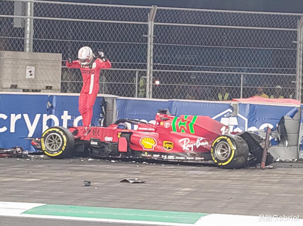 刘易斯·汉密尔顿|F1沙特大奖赛练习赛汉密尔顿称王 维斯塔潘差距微弱 勒克莱尔撞墙
