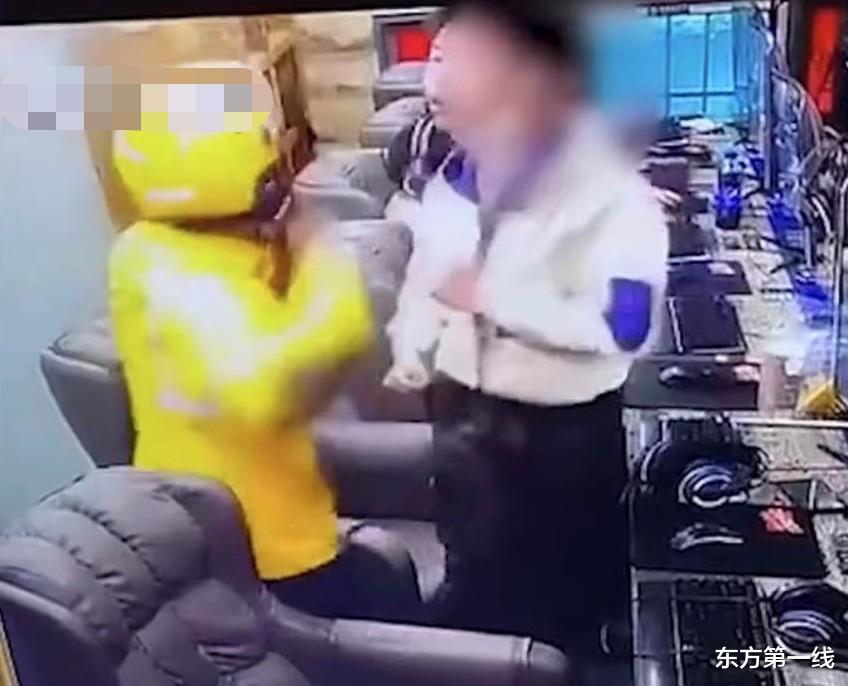 东方第一线 网吧男子上网拒接外卖员电话，对峙时掌掴外卖员，随后竟被”反杀“