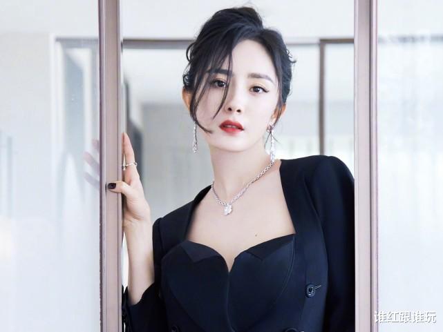 童瑶|童瑶二度封后，尴尬的何止江疏影，还有佟丽娅和全体85花！