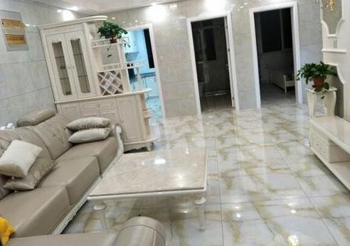 |参观朋友新家，一进门就被地砖雷倒：审美够奇葩