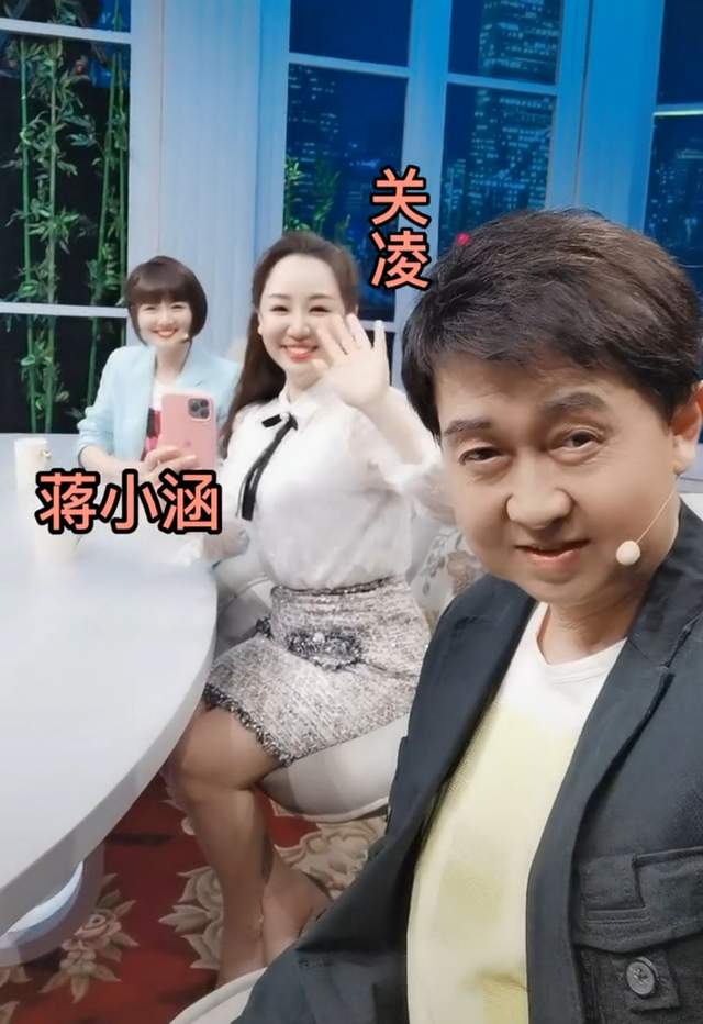 关凌|关凌庆结婚十周年纪念日，全家福罕曝光，9岁“姬关枪”神似父亲