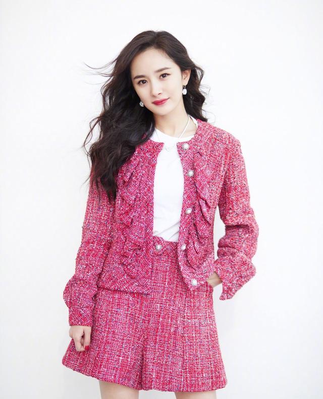 张碧晨|周迅够特别！鼻梁贴胶布亮相综艺，网友：5万多香奈儿套装白穿了