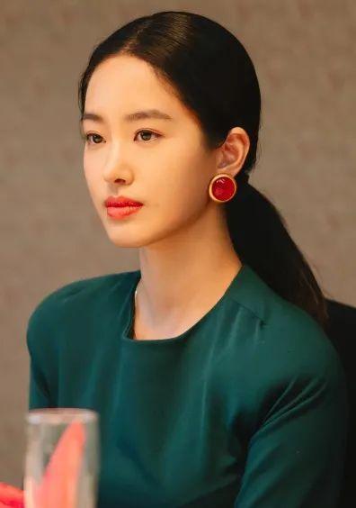 佘诗曼|杨采钰90年代OOTD,给我种了草