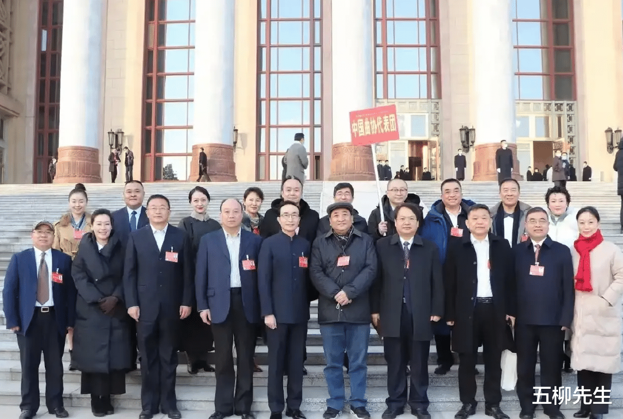 苗阜|十一次文代会闭幕，苗阜晒与搭档王声参会合照，西装革履器宇不凡