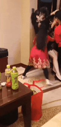 |“男子把女友照片纹到背上，分手后...”相爱相杀哈哈哈