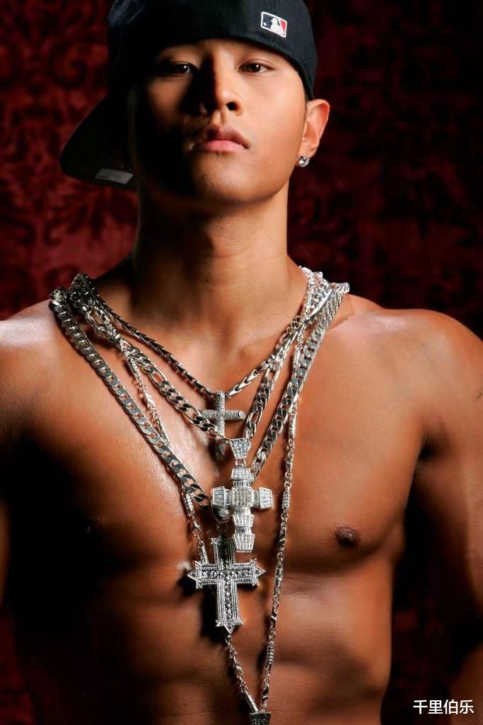 国籍|当红明星改换国籍加入美国，成为众矢之的，遭国际永久封杀。