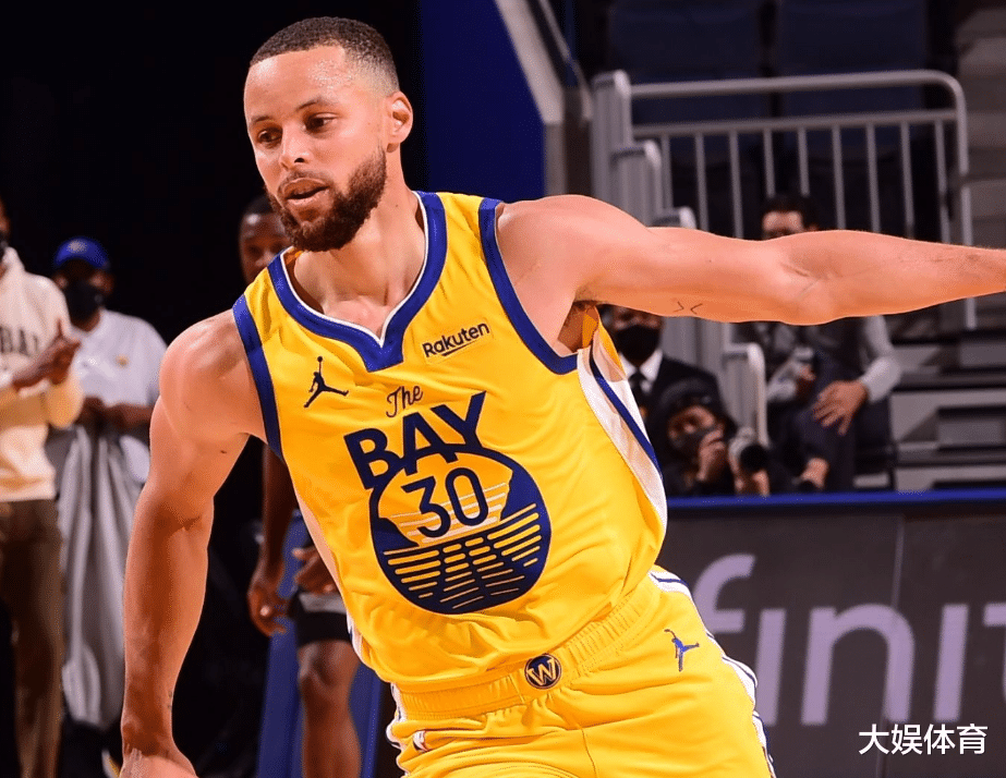 勒布朗·詹姆斯|庫(kù)里的防守能力很差？那是過(guò)去，現(xiàn)在的庫(kù)里是隊(duì)內(nèi)搶斷王