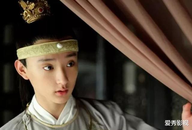 姐弟恋|热衷“姐弟恋”性格却很强！“妈宝男”男星没救了，但总有美女爱飞蛾扑火