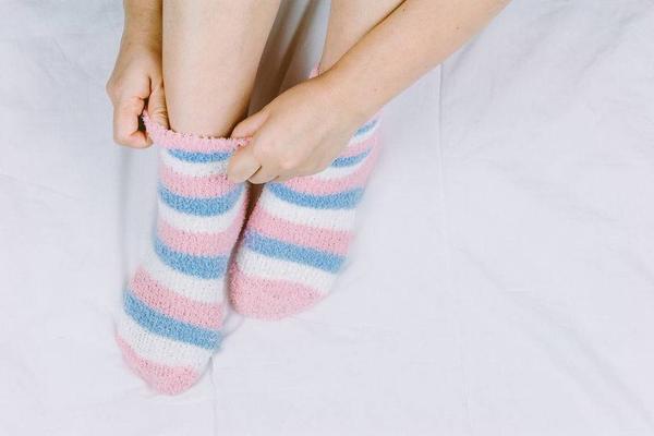 失眠|心脏变差，睡觉先知！睡觉若有4个异常，该检查心脏了，别轻视