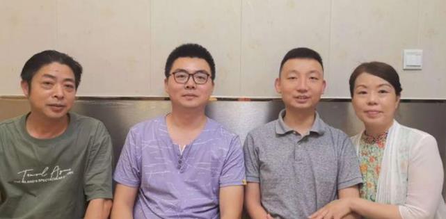 MARRY 姚威隐藏技能“觉醒”！夫妻俩带奇奇悦悦抓娃娃，14块钱抓了4个