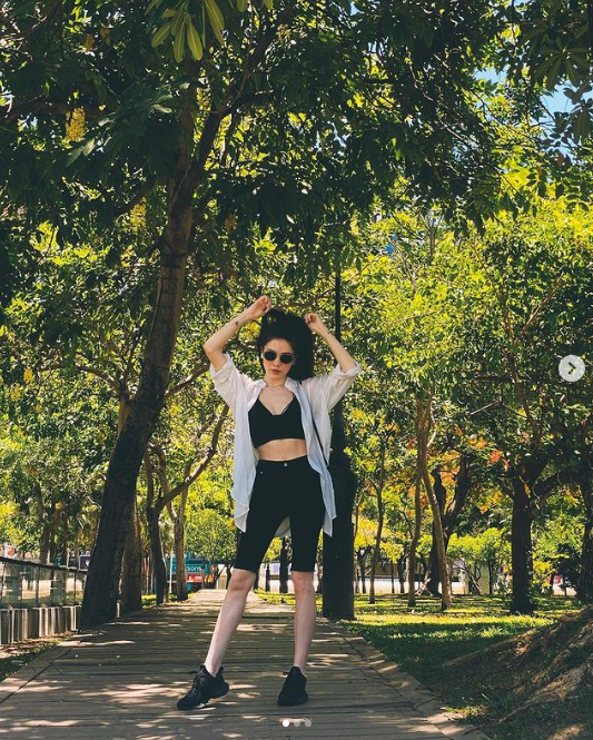 许玮甯|许玮宁卖内衣秀性感侧身!3习惯养成「19%体脂」骨感身材