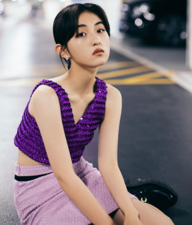 张子枫|现在女星都不管理身材？张子枫头大腿粗被群嘲，连网红都比不过