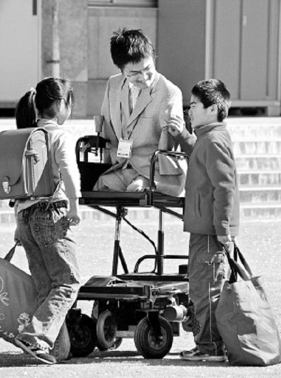 雄狮少年|日本极品渣男，没有四肢却婚内出轨50人，从励志偶像到万人唾弃