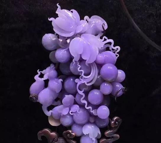 紫罗兰翡翠|“红翡绿翠紫为贵”，紫罗兰翡翠为何能如此珍贵呢？