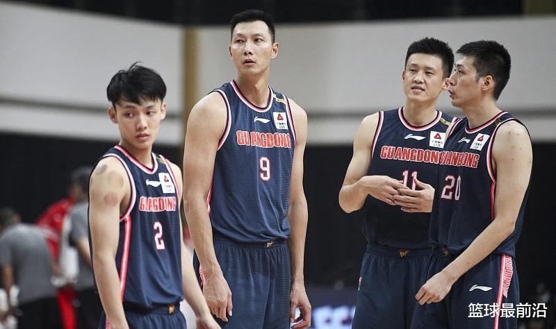 教育为本|砸球泄愤!再度怒吼小弟,伤归后的易建联怎么了?名宿公开批评