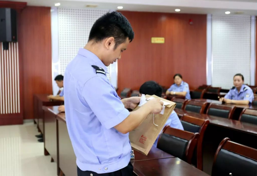 大树说教育|这一“铁饭碗”公开招聘1878人,年薪提高至15万,专科生也能报考