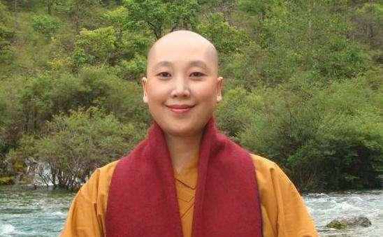 |又有女星剃度出家，曾是一名“第三者”，未婚生子成了单亲妈妈