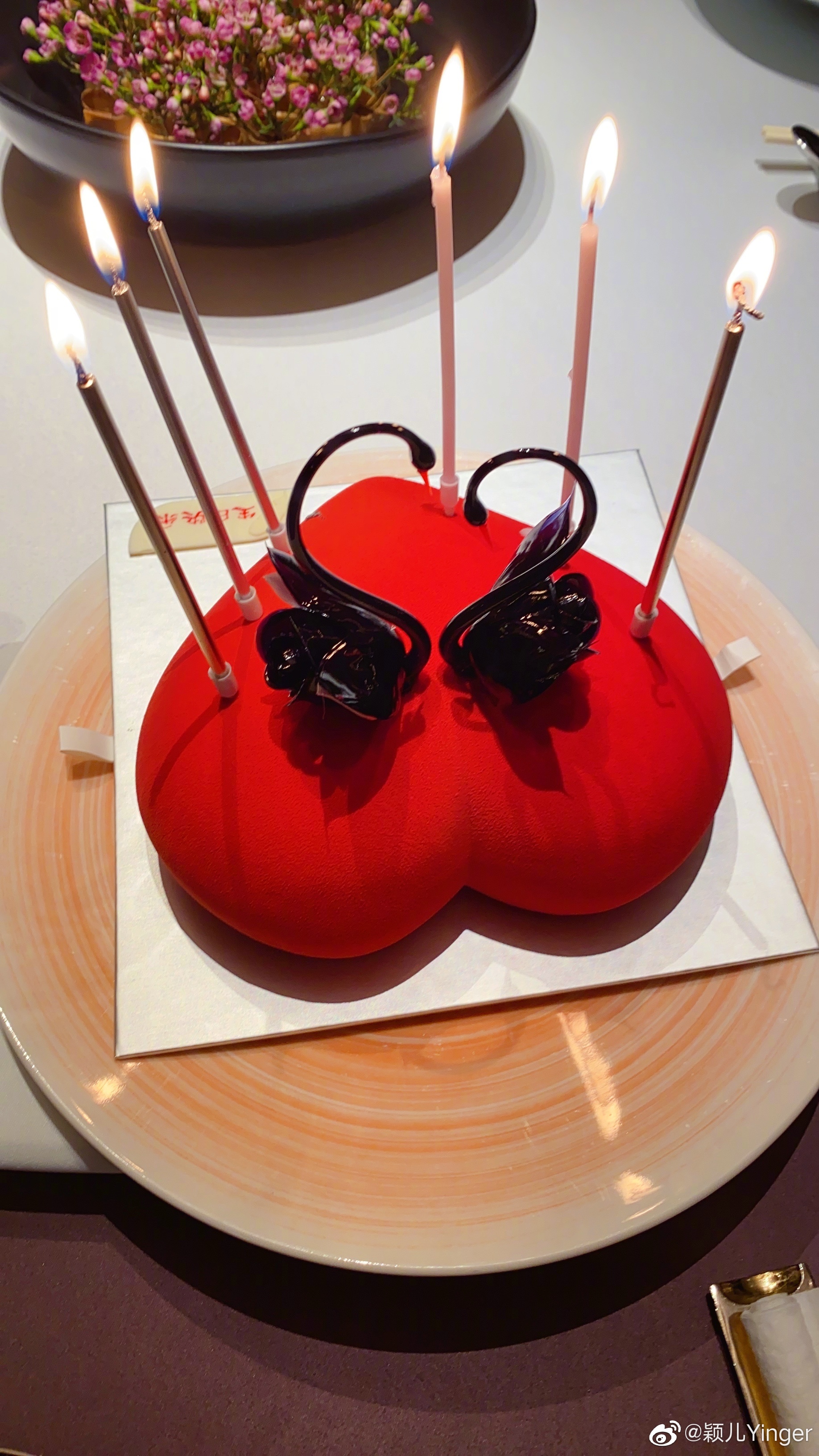 颖儿|颖儿过生日老公准备蛋糕，一家三口同框好幸福！陈妍希和景甜也在