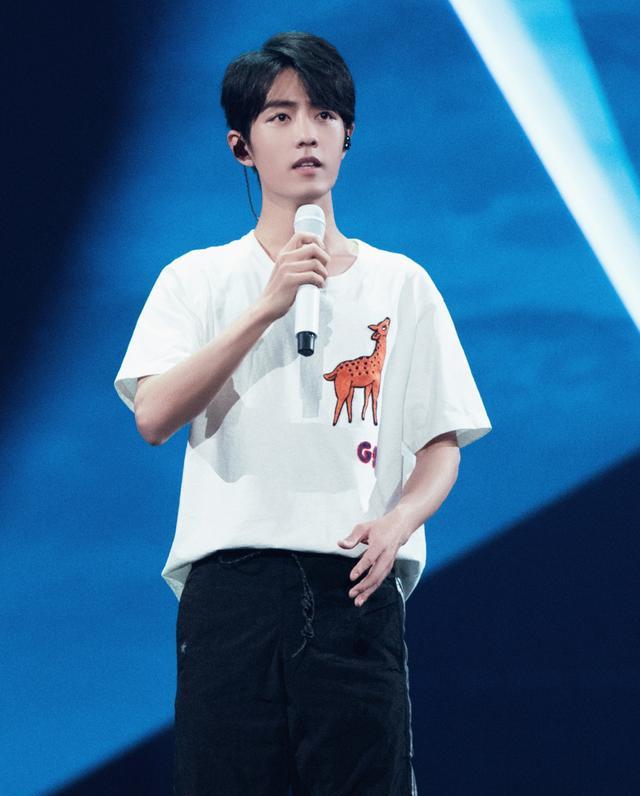 肖战|肖战“大粉”为肖战代言，直言谁请肖战谁血赚，商业价值不服不行