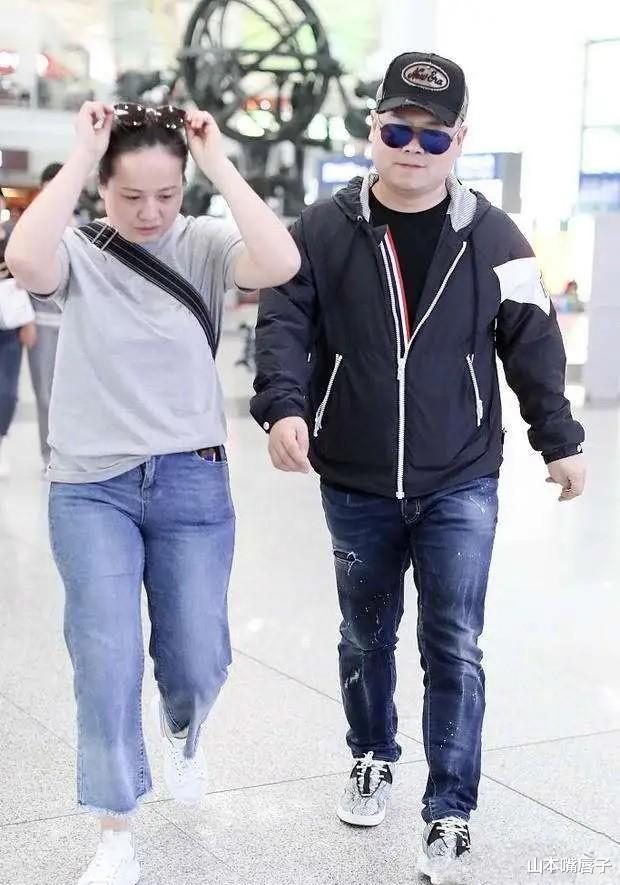 卫衣|岳云鹏老婆光头长成短发！打扮富态有旺夫相，穿1万块卫衣真时髦