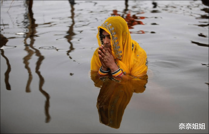 餘秋雨到印度，看到的“恒河晨浴”讓他狂吐不止：這才真實的印度-圖2
