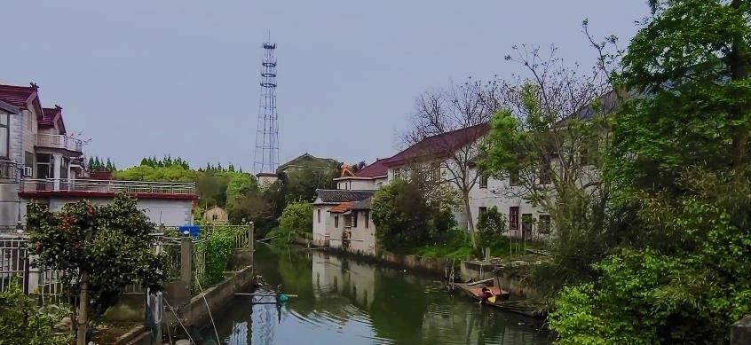 |上海200块一个月的房子，马桶对着你的床头，你会选择吗